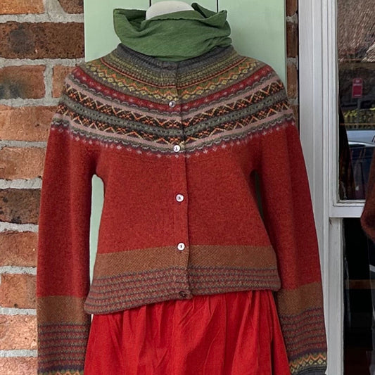 Eribe alpine cardigan in opperleaf. Merino wool