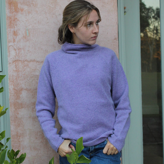 Eribe of Scotland Corry raglan umper for women in Dahlia.