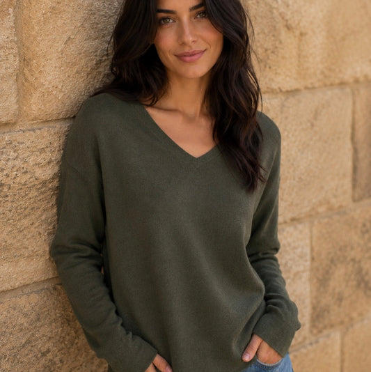 Bridge & Lord - Slim Curved Hem Vee Jumper - Merino & Cashmere - Olive