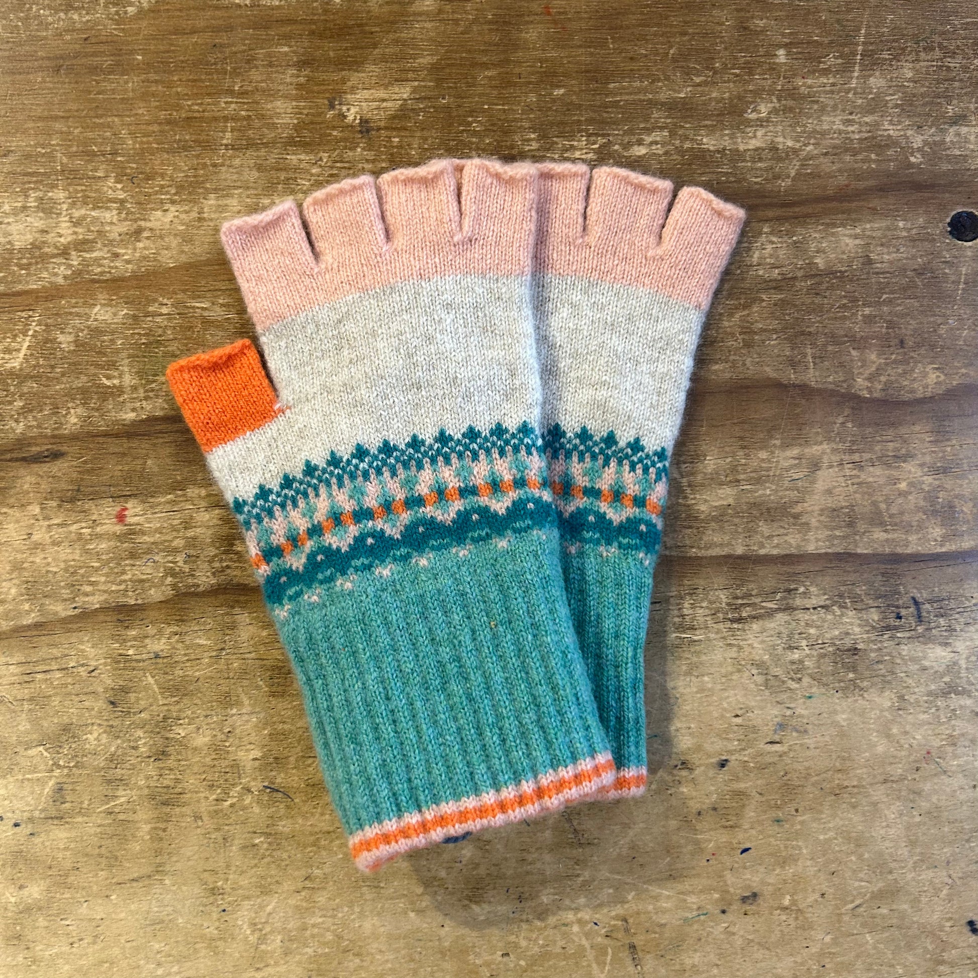 Eribe's Alloa Fingerless Gloves in Elder