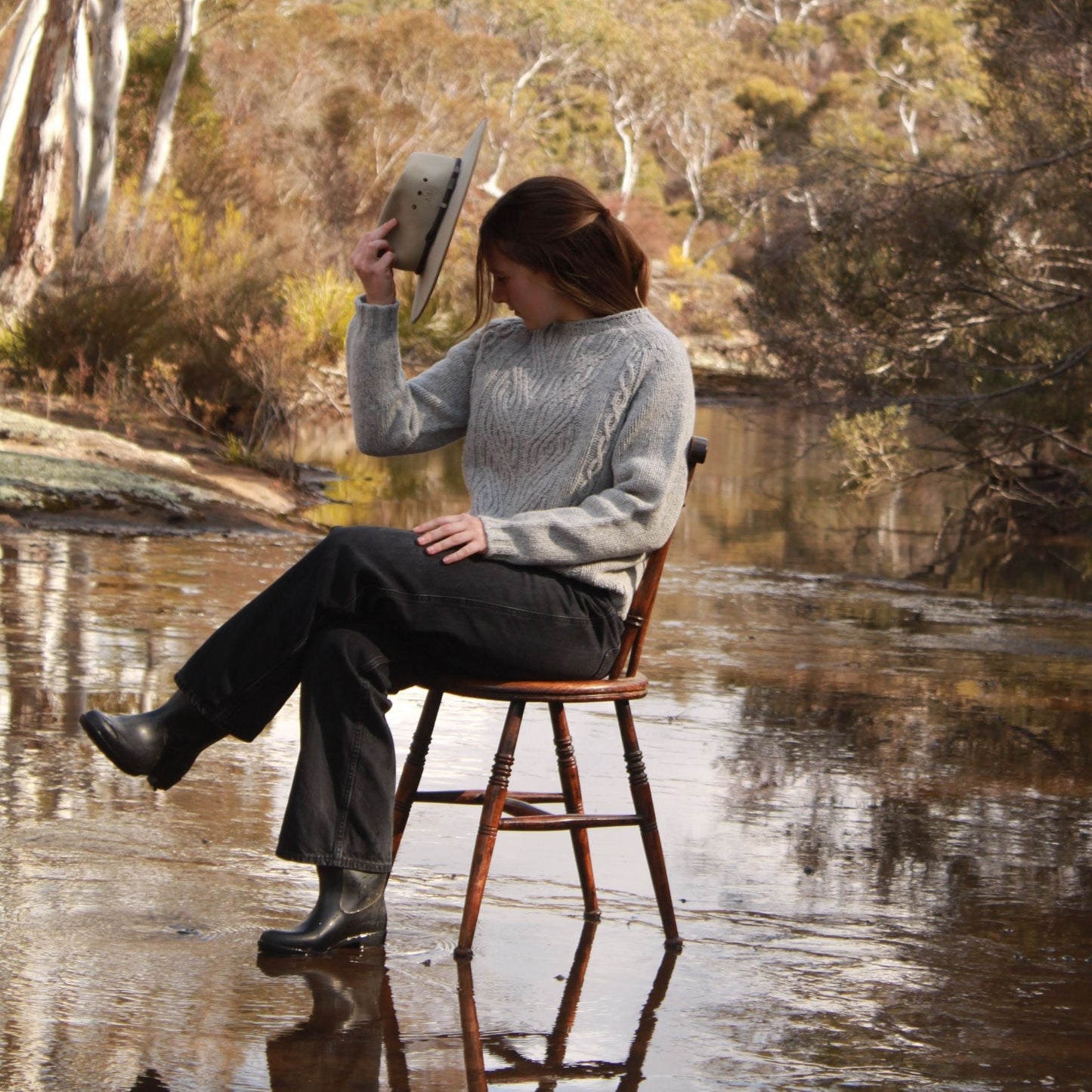 Scottish Knitwear. Ladies' sweater in grey with cable knit