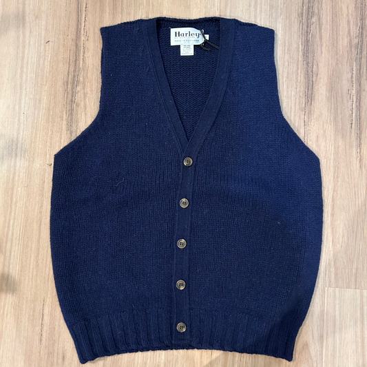 Harley of Scotland men's knitted waistcoat in navy. 100% wool.