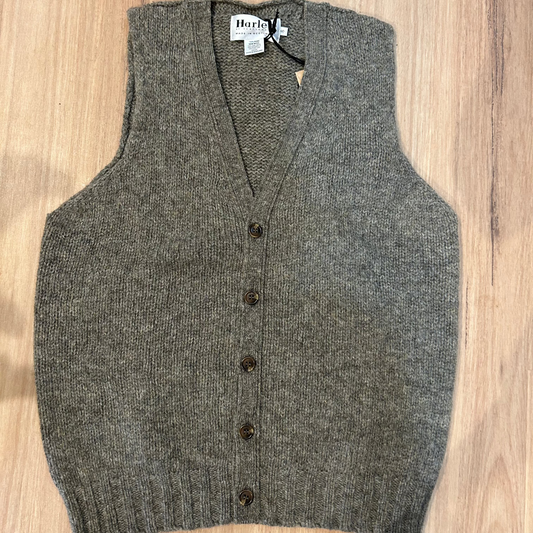 Harley of Scotland men's waistcoat in oyster.