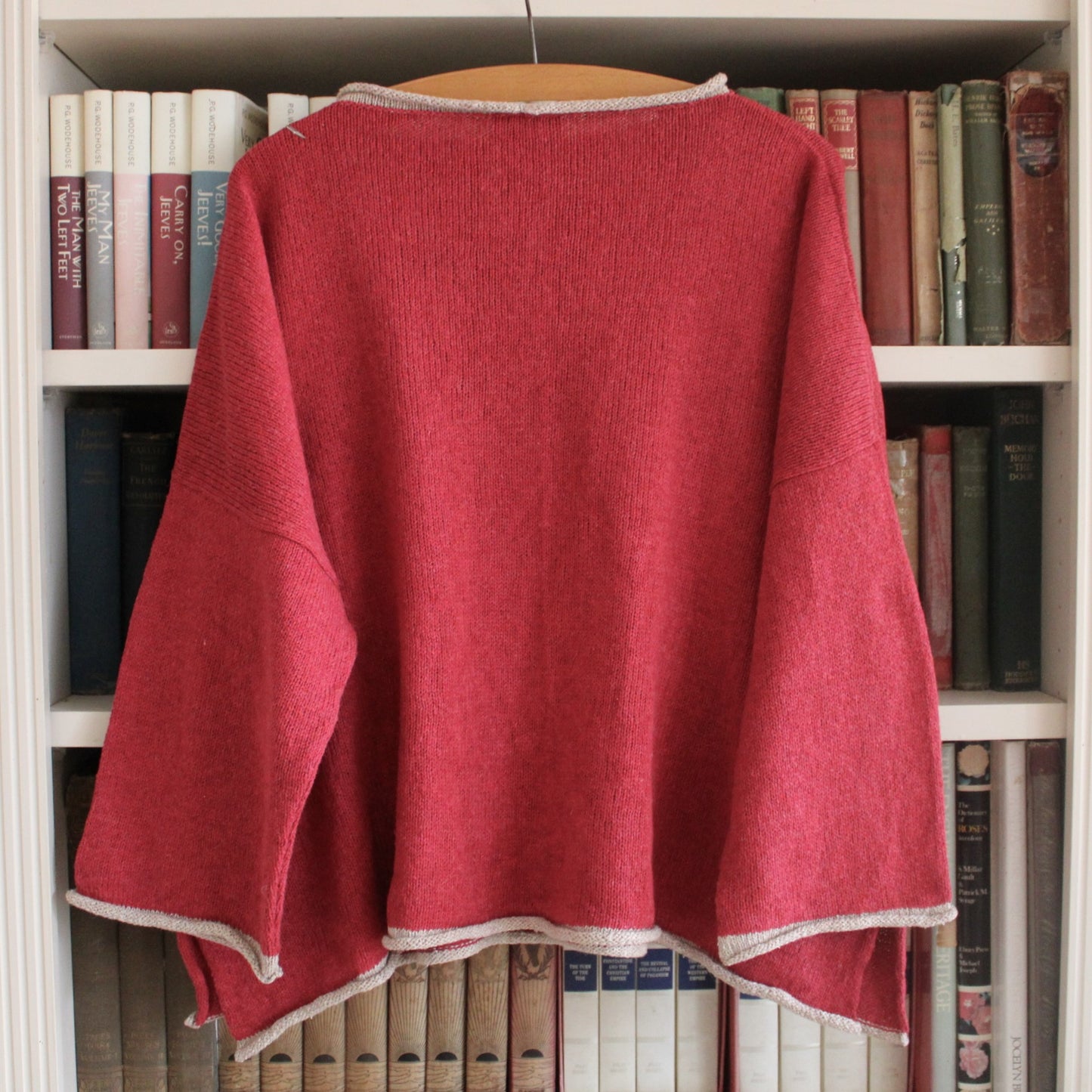 Back of women's sweater. Lambswoll and silk.