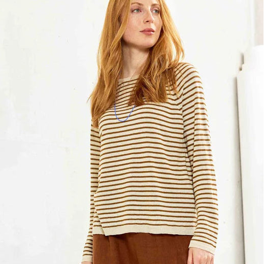 Mansted story top in spice stripe.