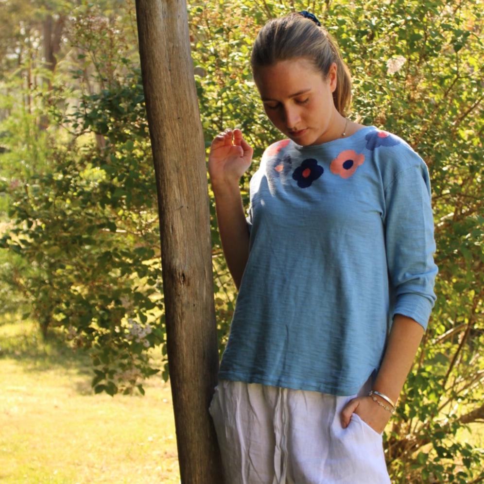 Mansted Botilde Top in dark sky blue.