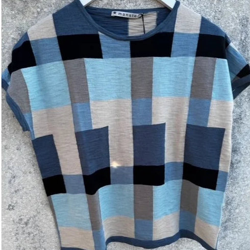 Mansted T-shirt Cherry in blue. Organic cotton.