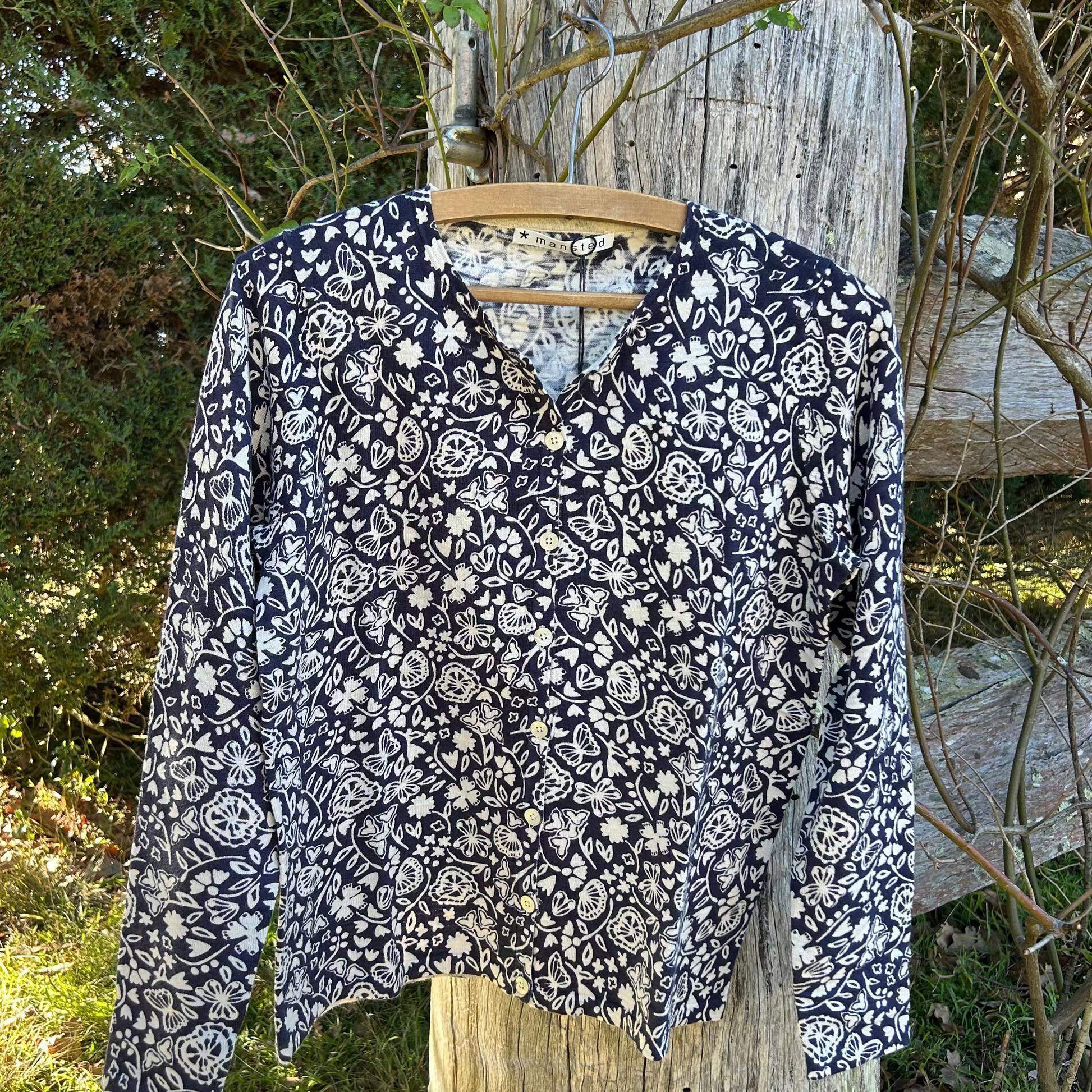 Mansted cotton cardigan in a navy print