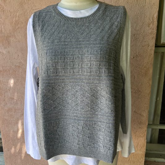 Mnatsed Sibyl vest grey. 100% Wool.