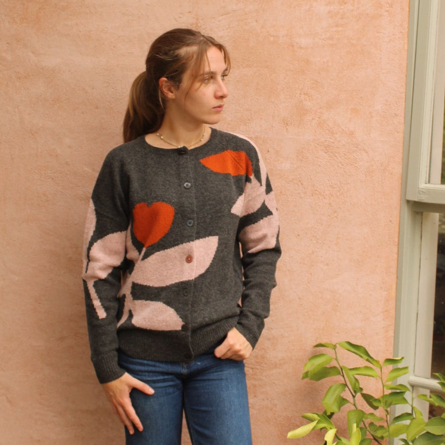Mansted Faeride Cardigan in grey. Qality wool knitwear.