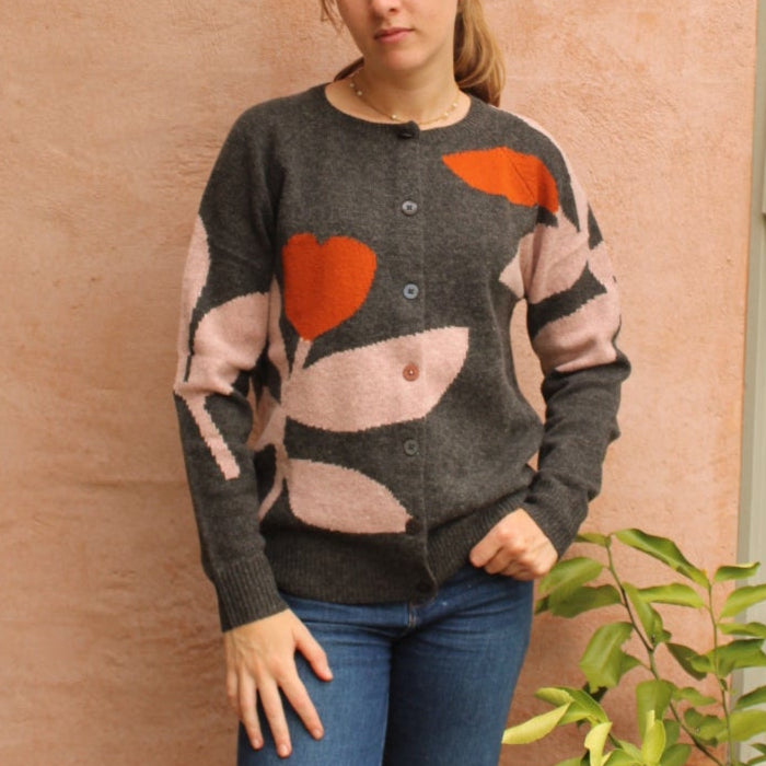 Pure wool cardigan with tulip motif in grey from Mansted.