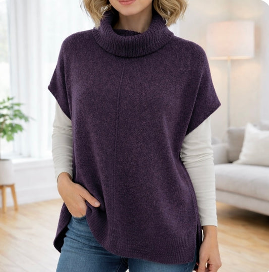 Mansted vest with cowl. Yak zobee in plum