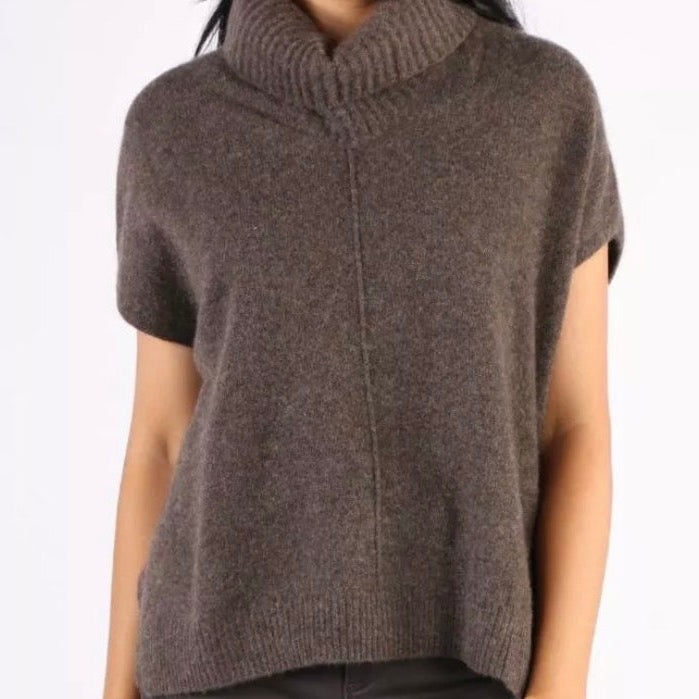 Yak wool vest in brown by Mansted