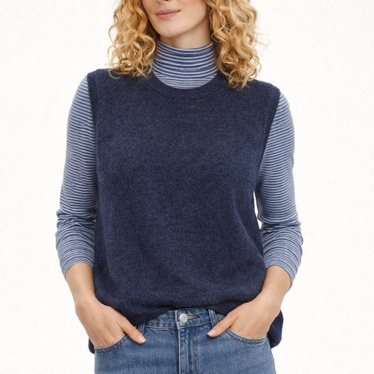 Mansted Woollen vest in Soft Blue. Mitos.