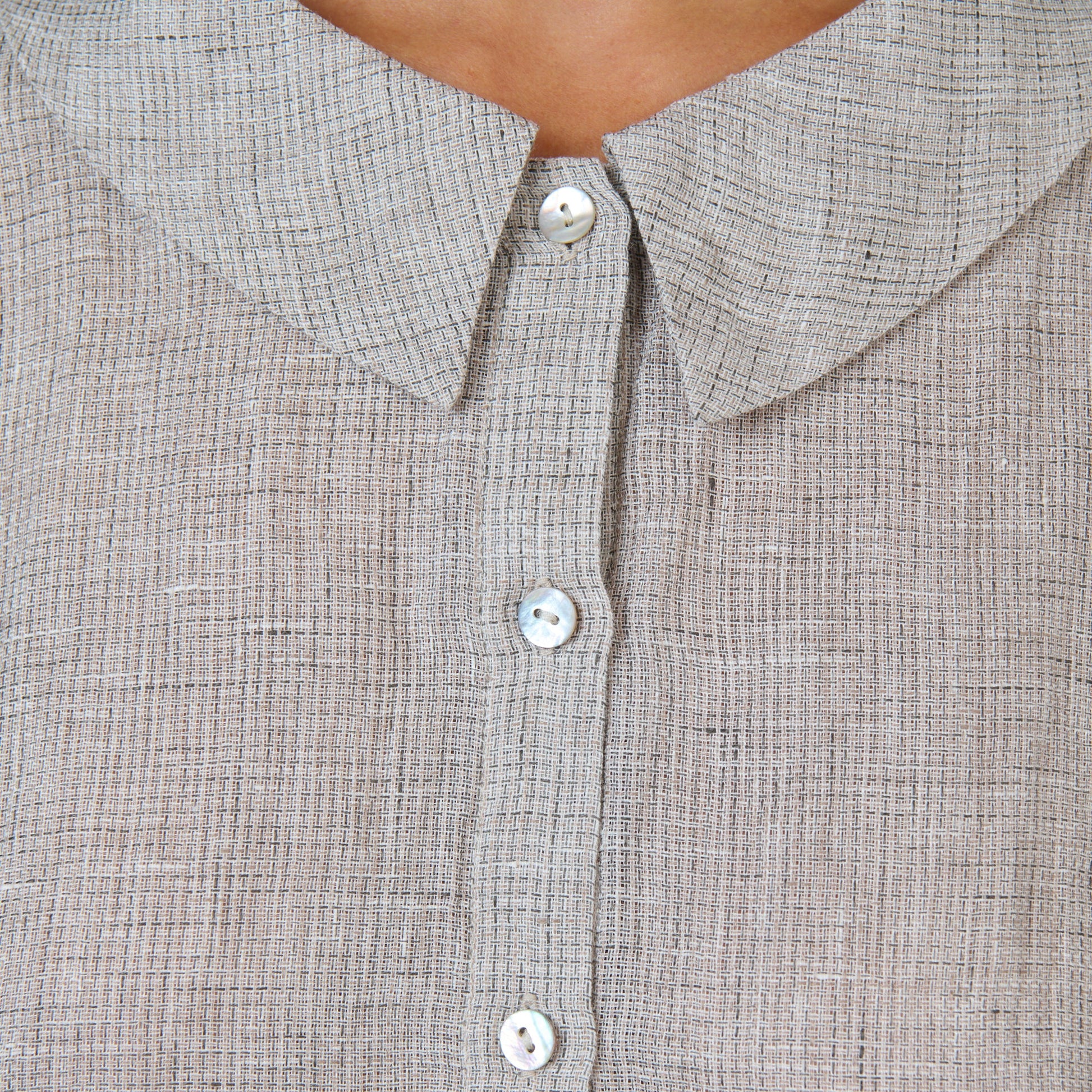 Naturals BY O&J Linen cross weave top GA314 in Chai