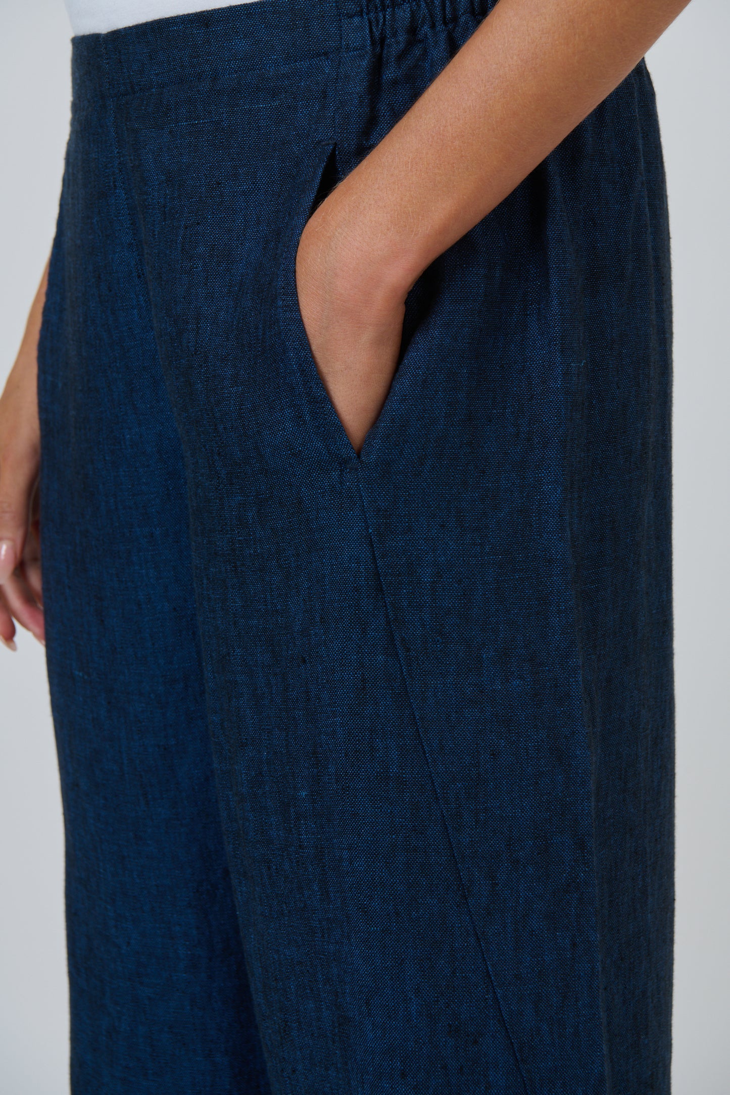 Naturals by O&J Ga 398 Linen Pants in Eclipse - Navy Flattering