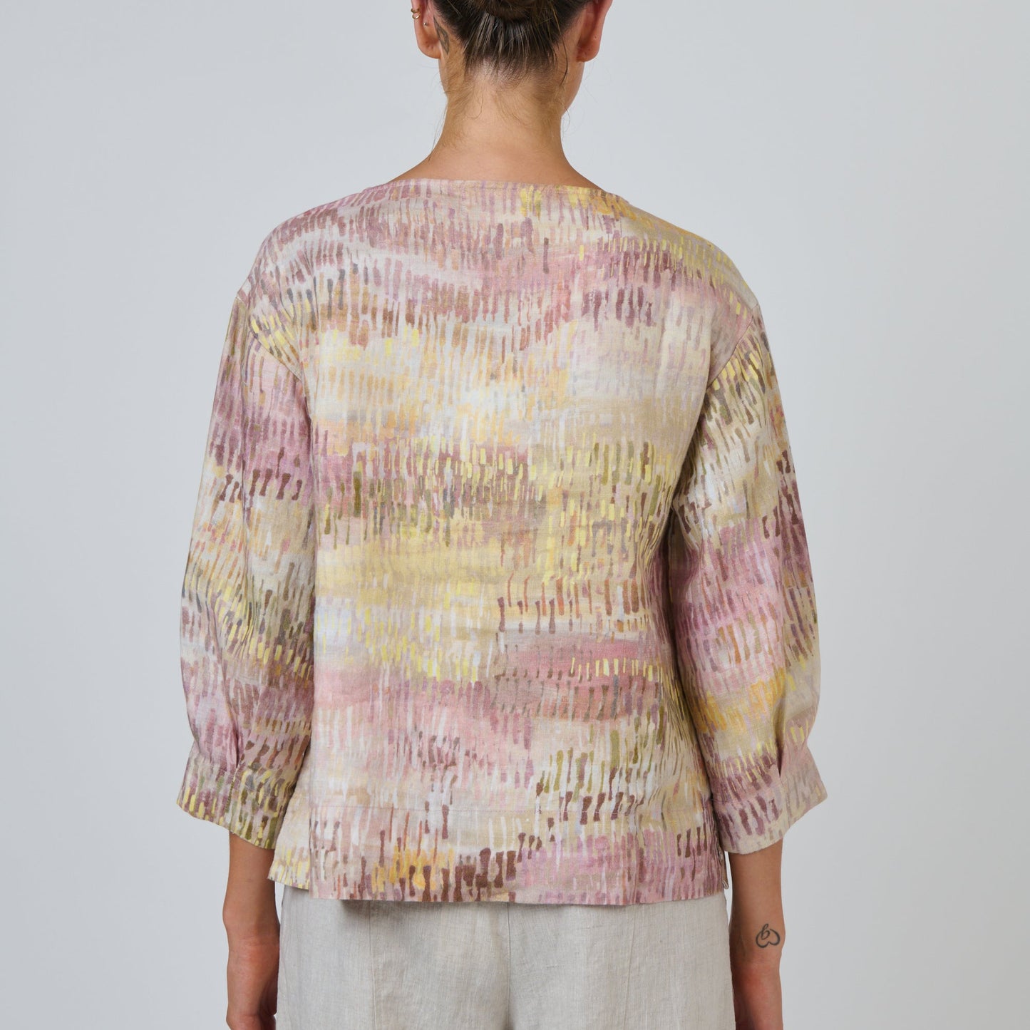 Naturals by O&J  loose linen top in pink abstract print