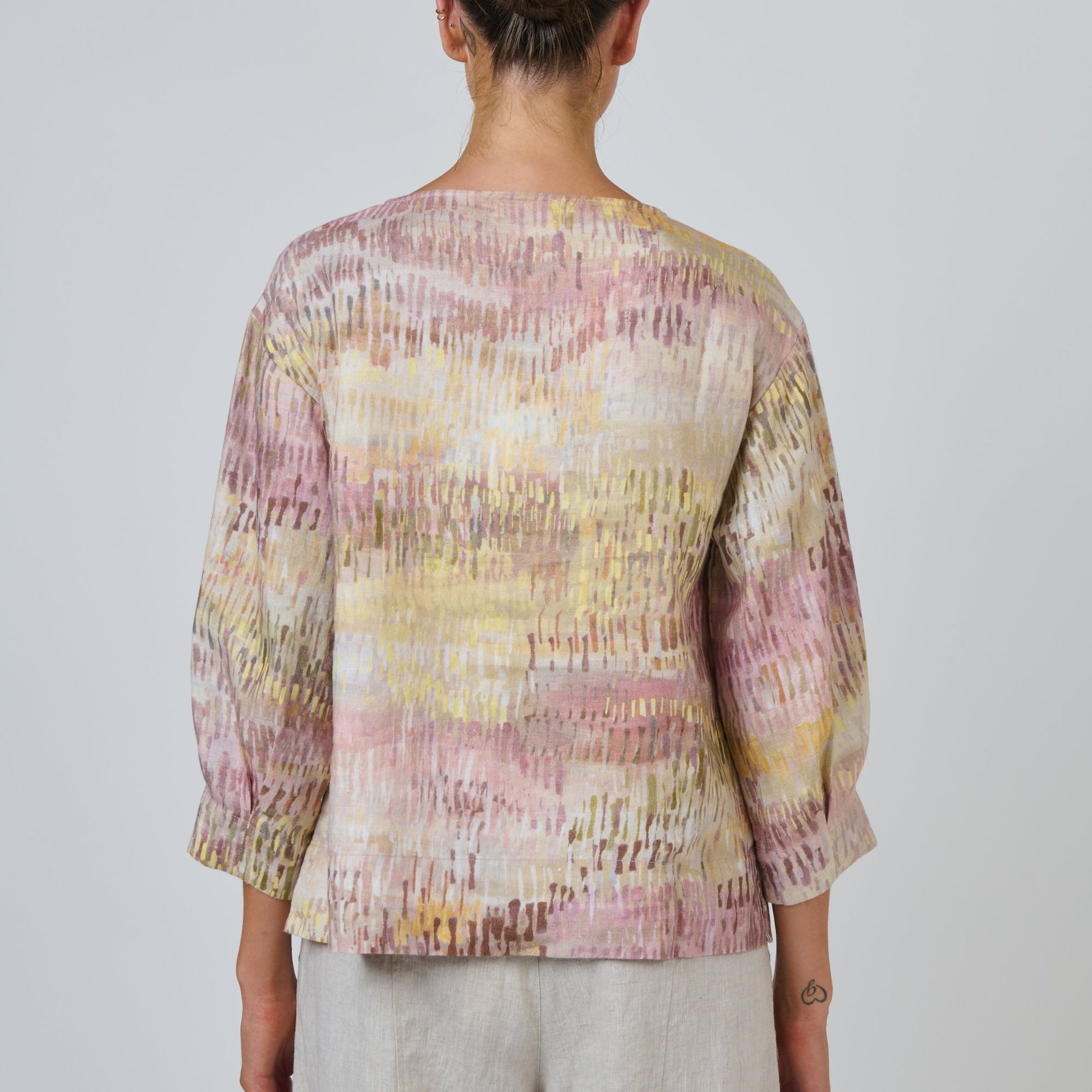 Naturals by O&J  loose linen top in pink abstract print