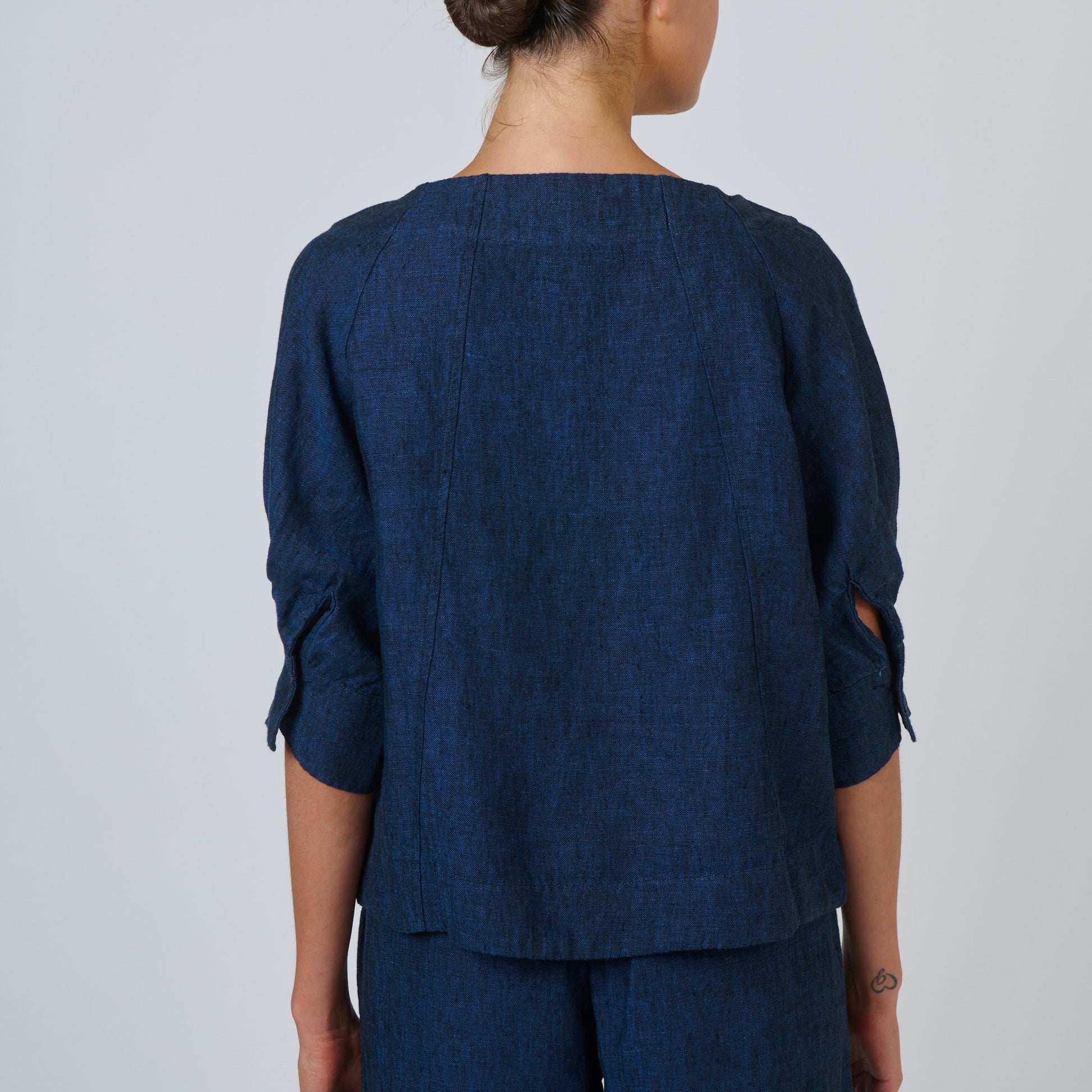 Linen top from Naturals by O&J in Navy linen