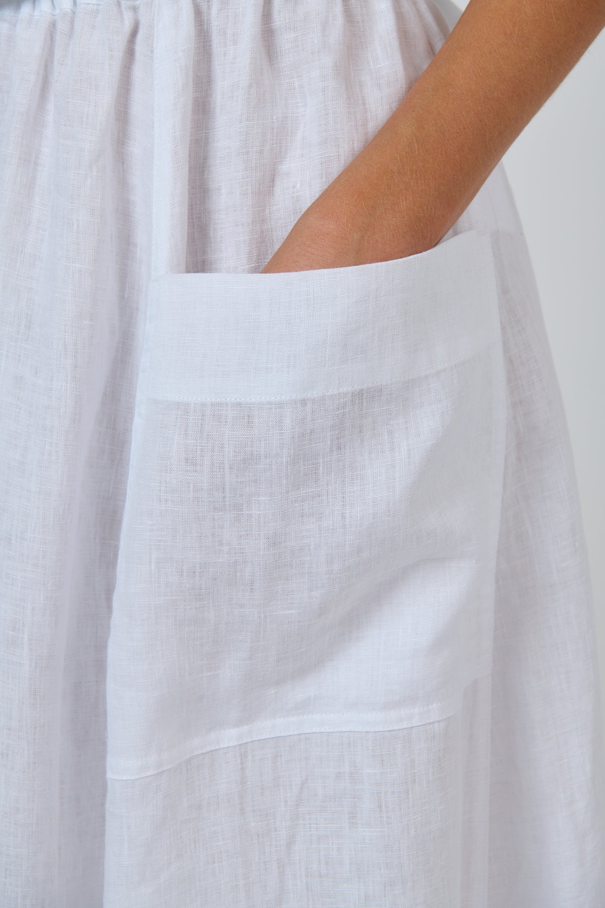 Naturals by O&J Linen skirt in White pocket s