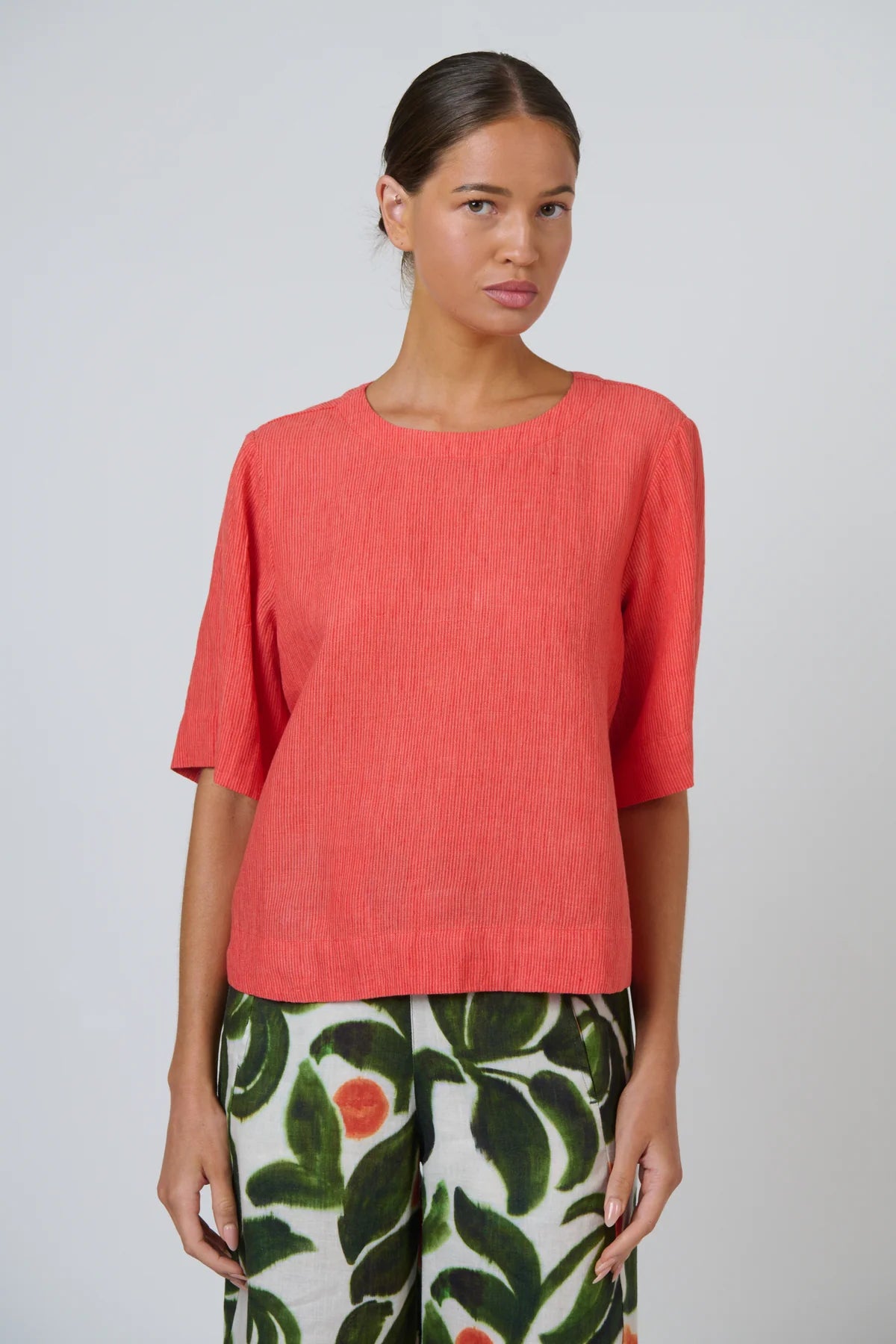 Naturals by O&J Linen Top in Coral Sunset Strip GA724B with naturals Linen pants Tuileries