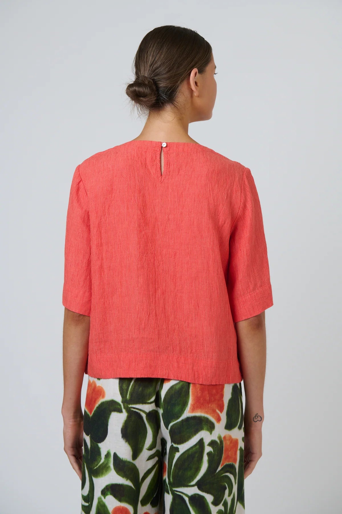 Naturals by O&J Linen Top in Coral Sunset Strip GA724B with back button neck