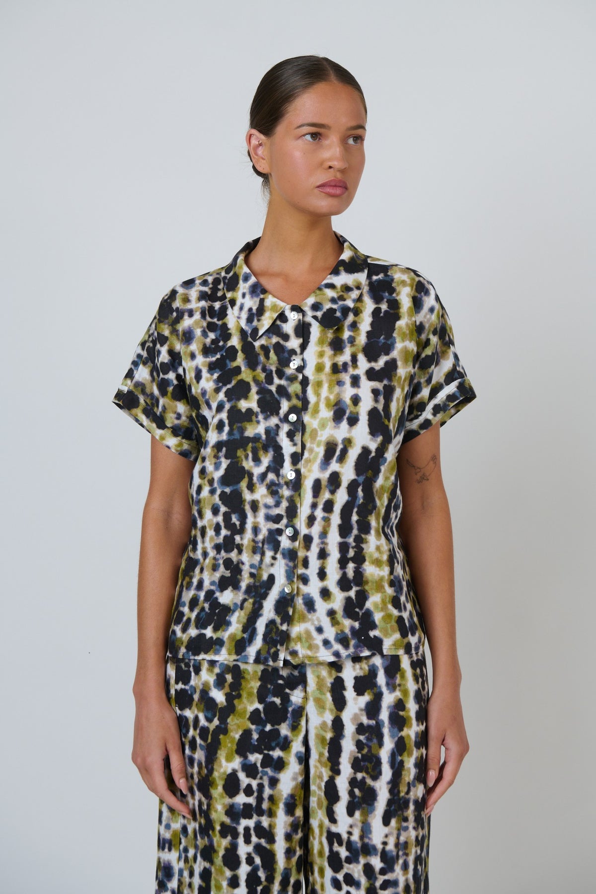 Naturals by O J Linen Top Lichen Front View Berrimas Overflow