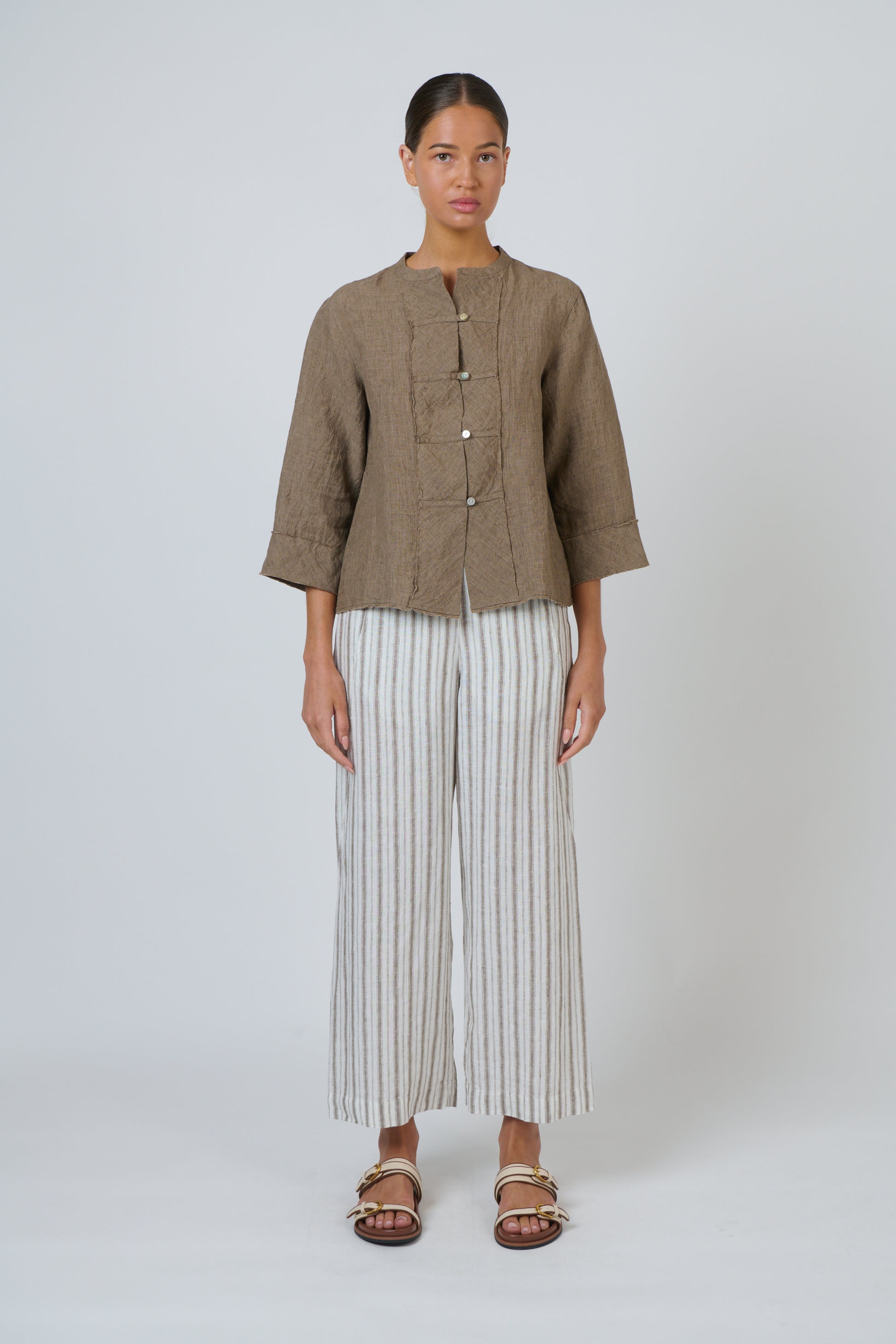 Naturals by O&J Mandarin style top in Linen. Agate. GA687