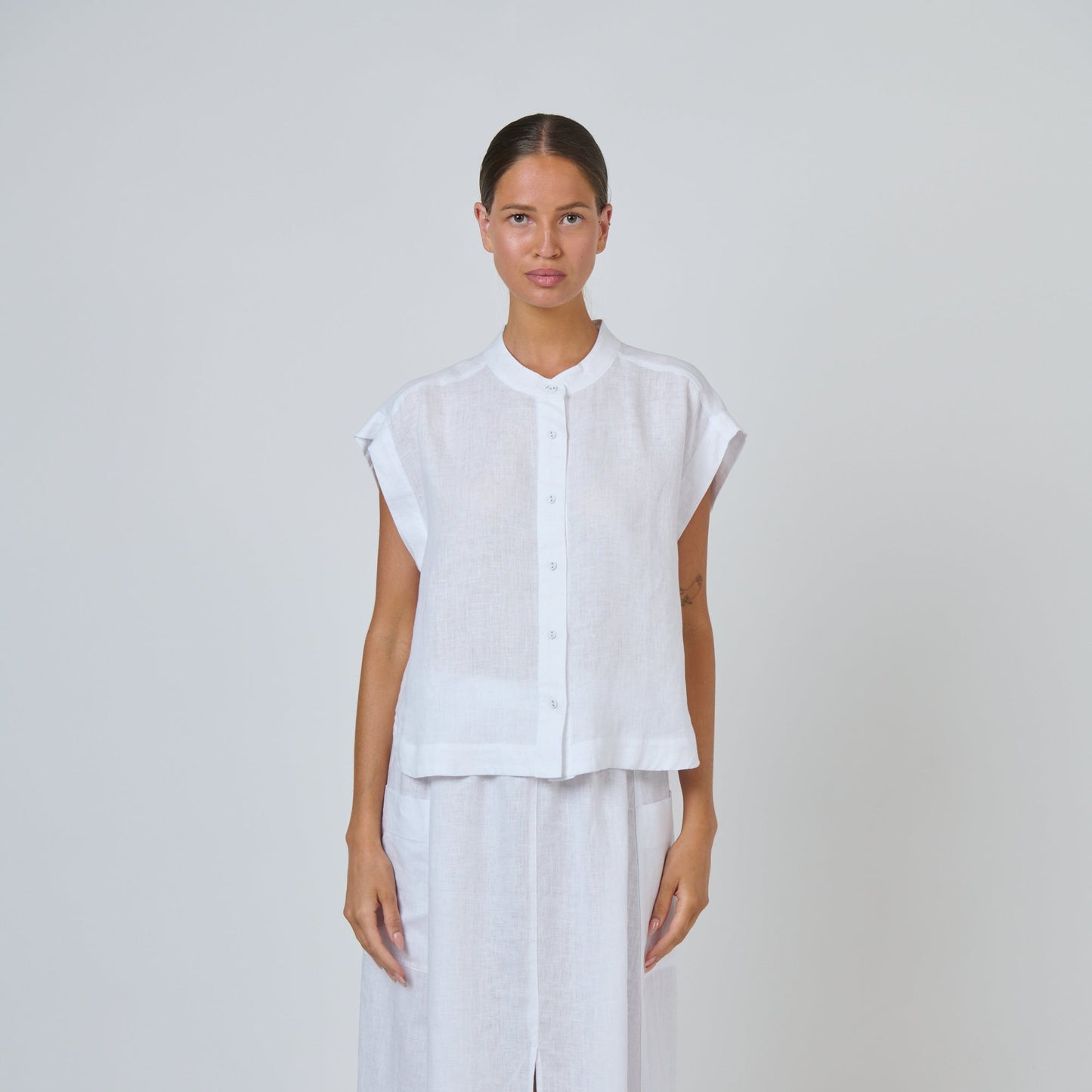 Naturals by O&J Short sleeve top with button opening front G429
