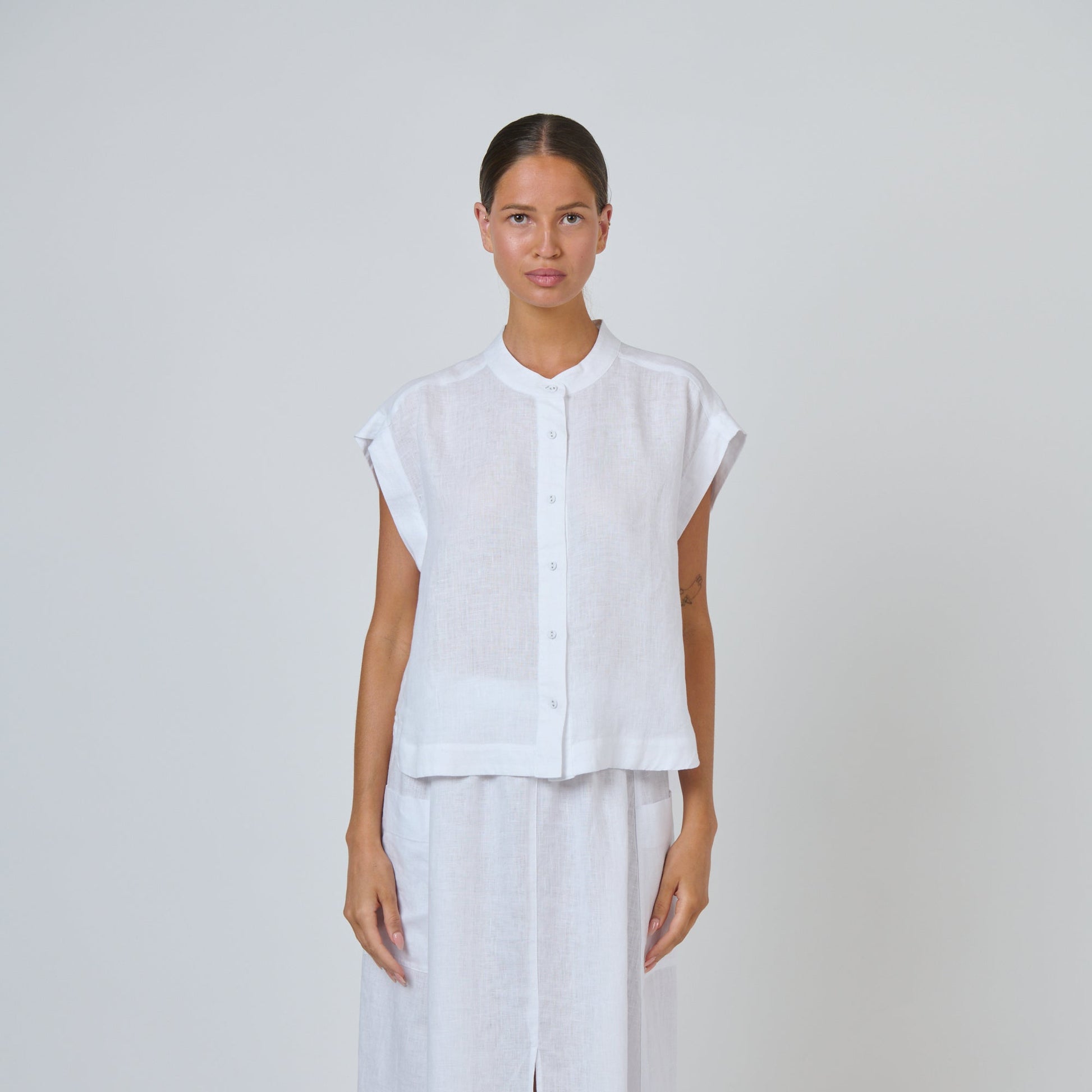 Naturals by O&J Short sleeve top with button opening front G429
