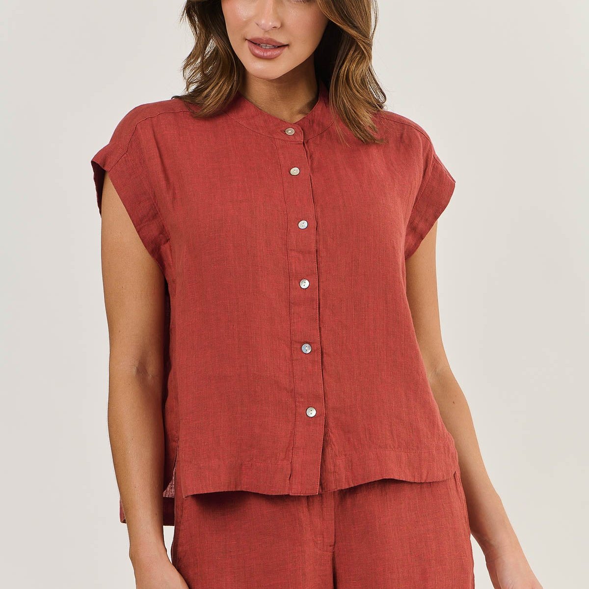 Short sleeve linen top in cedar - a rusty red. Capped sleeves with buttons. Naturals by O&J.GA429