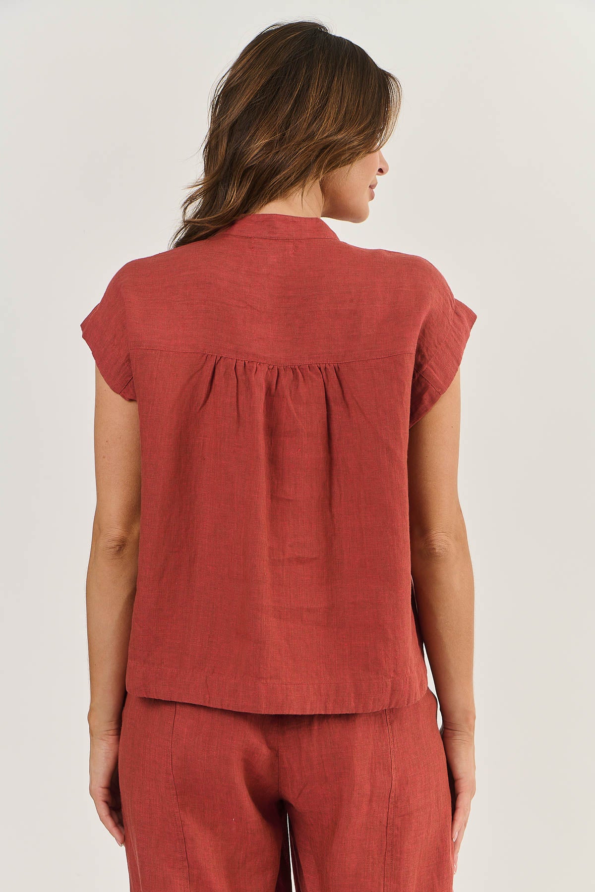 Linen capped sleeve top in burnt red. Naturals by O&J.