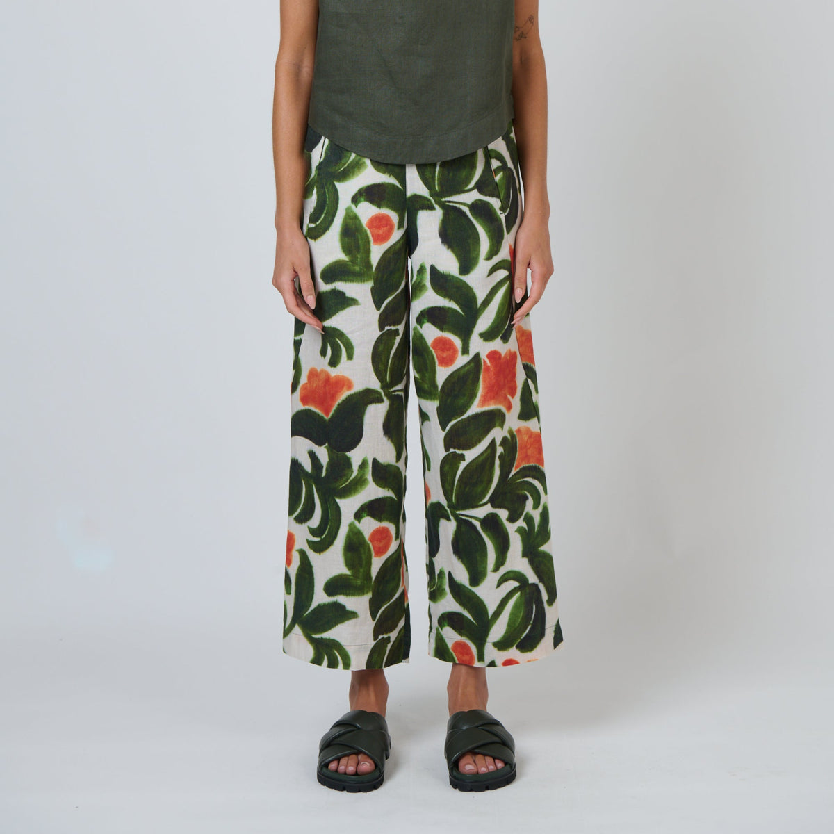Naturals by O&J Linen Pants in Tuileries