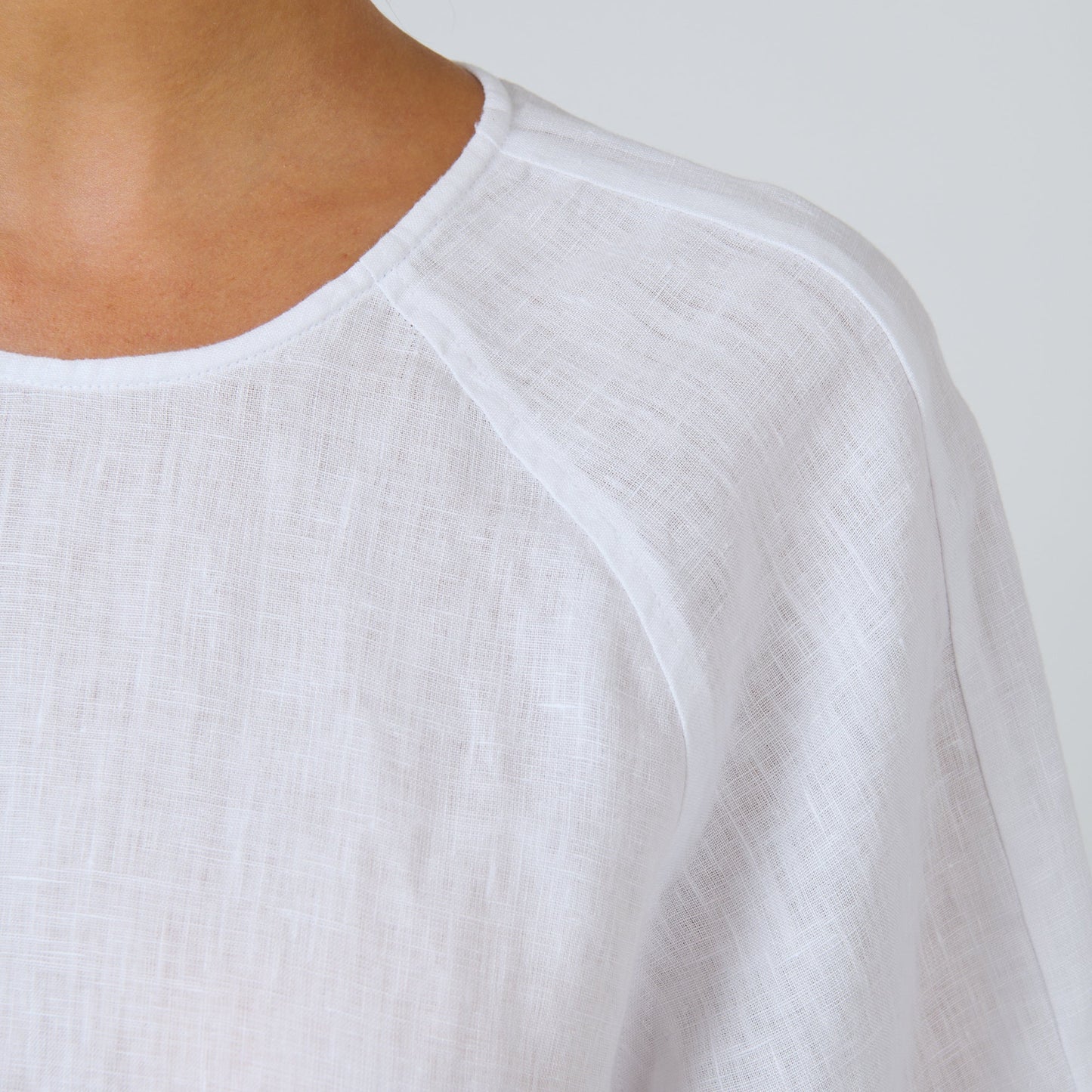 Naturals by O&J Simple Linen top iwhite GA721