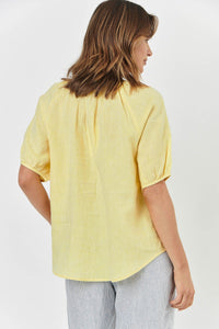 Naturals by O&J pleated back Linen Top in Yellow.