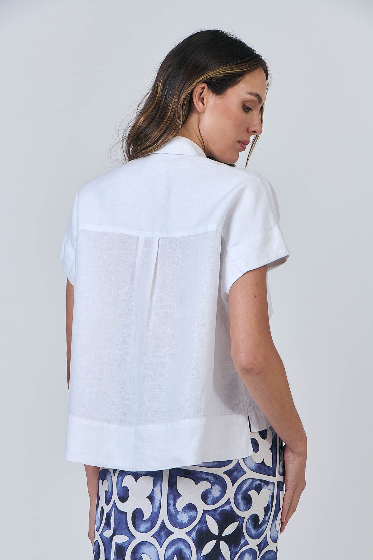 Short sleeve elegant white line top from naturals by O&J.