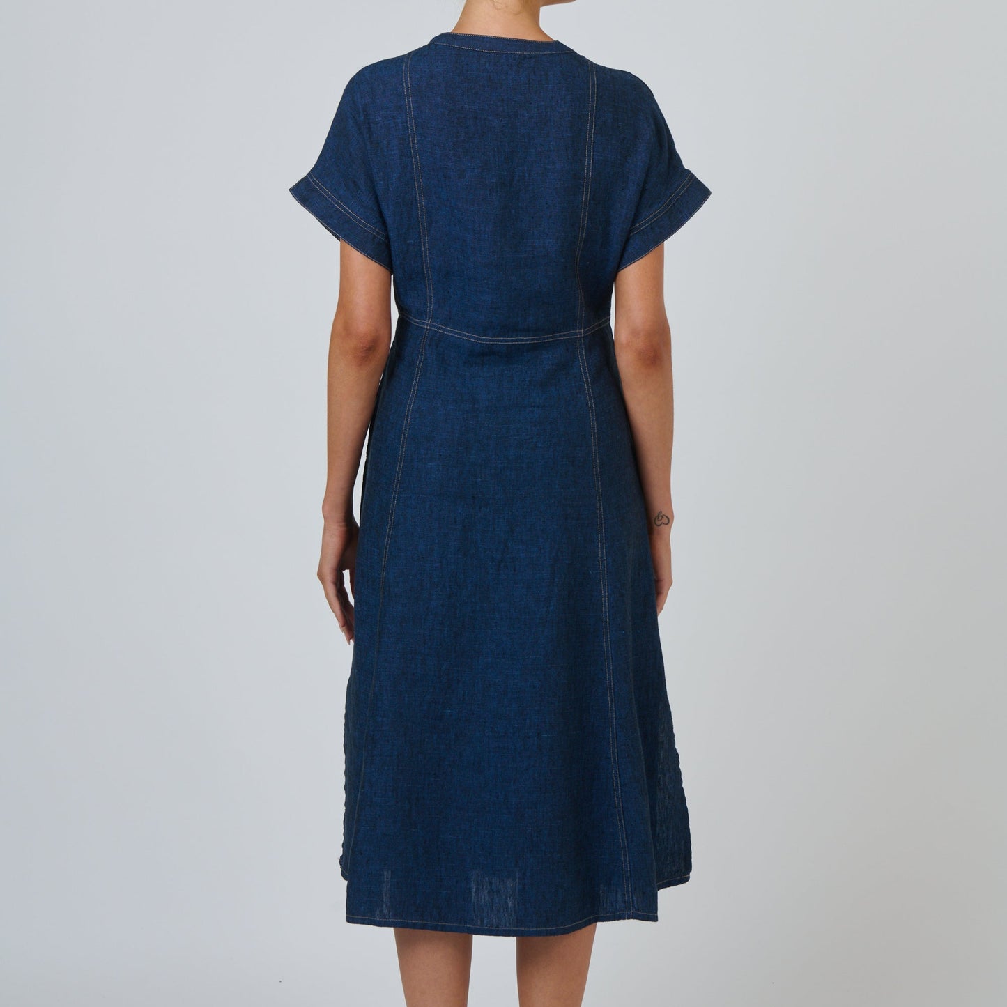 Naturals by O&J linen dress in navy GA612