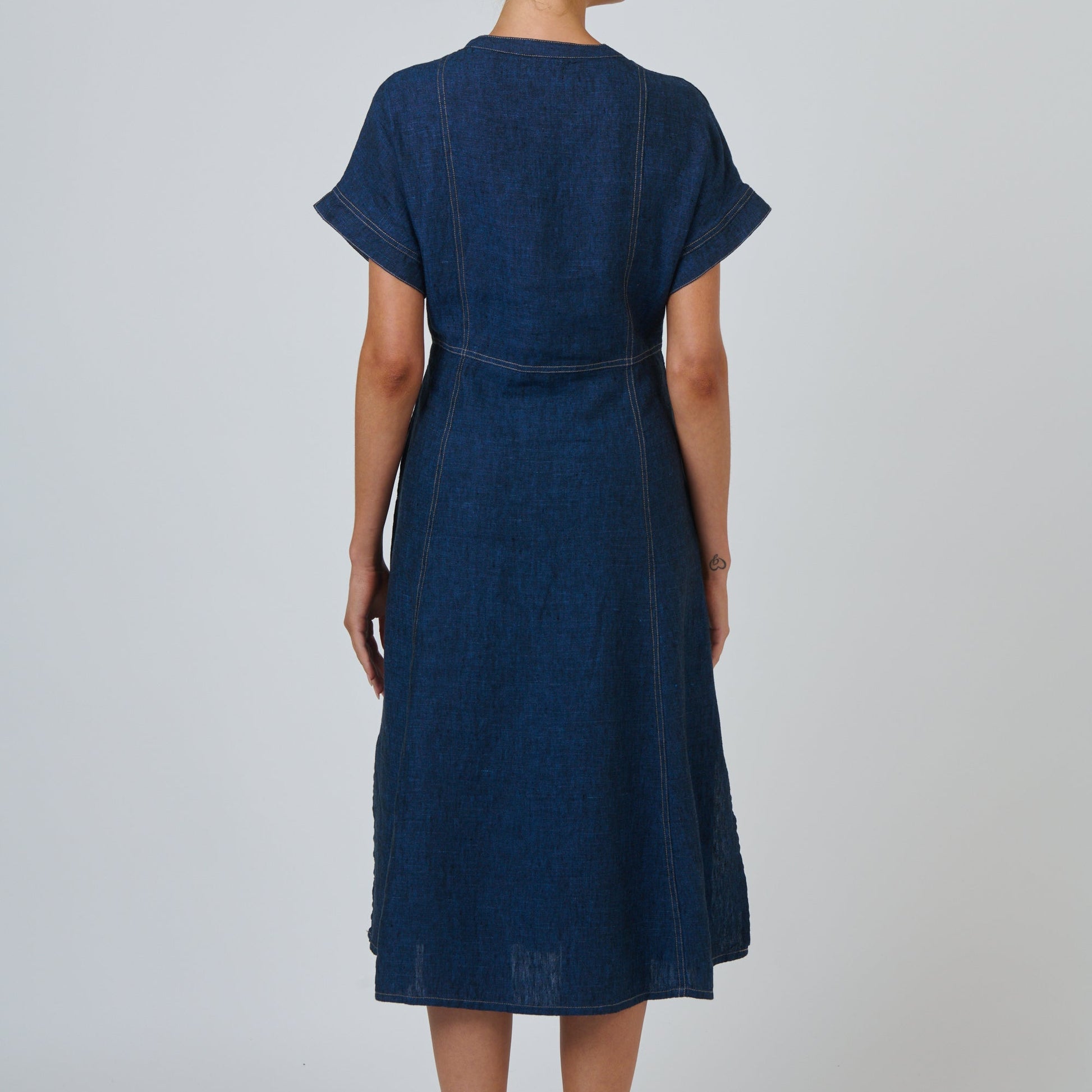 Naturals by O&J linen dress in navy GA612