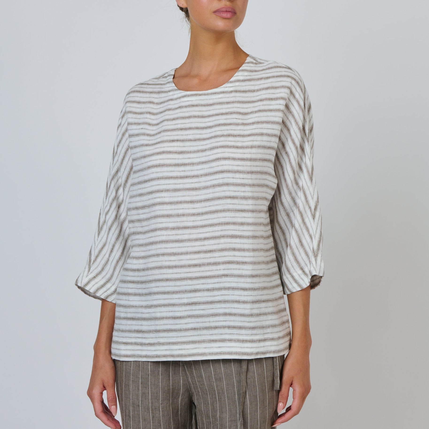 Naturals by O&J women's linen top. Loose 3/4 sleeves