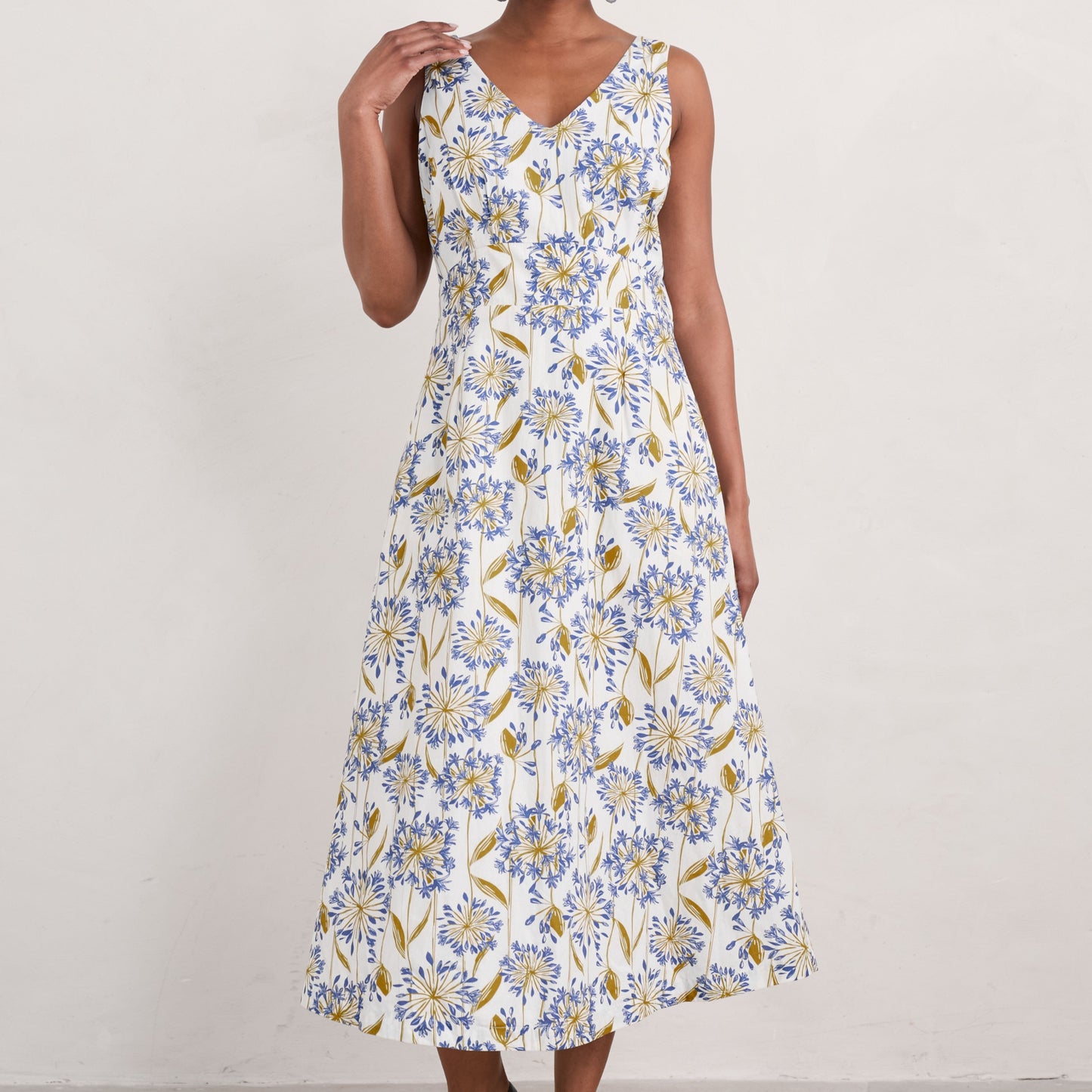 SEASALT'S Sky Beyond Dress in Agapanthus Lino Chalk