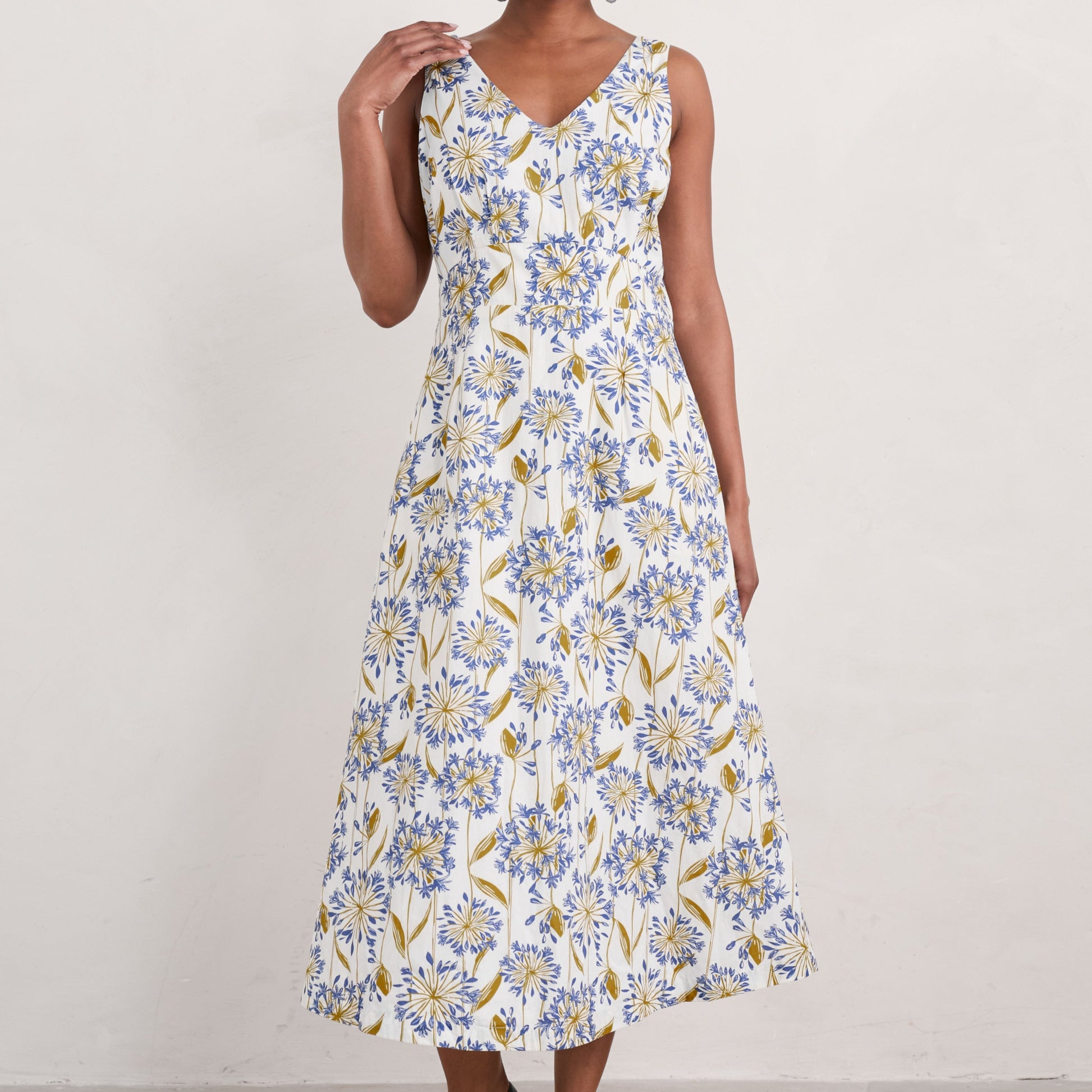 SEASALT'S Sky Beyond Dress in Agapanthus Lino Chalk