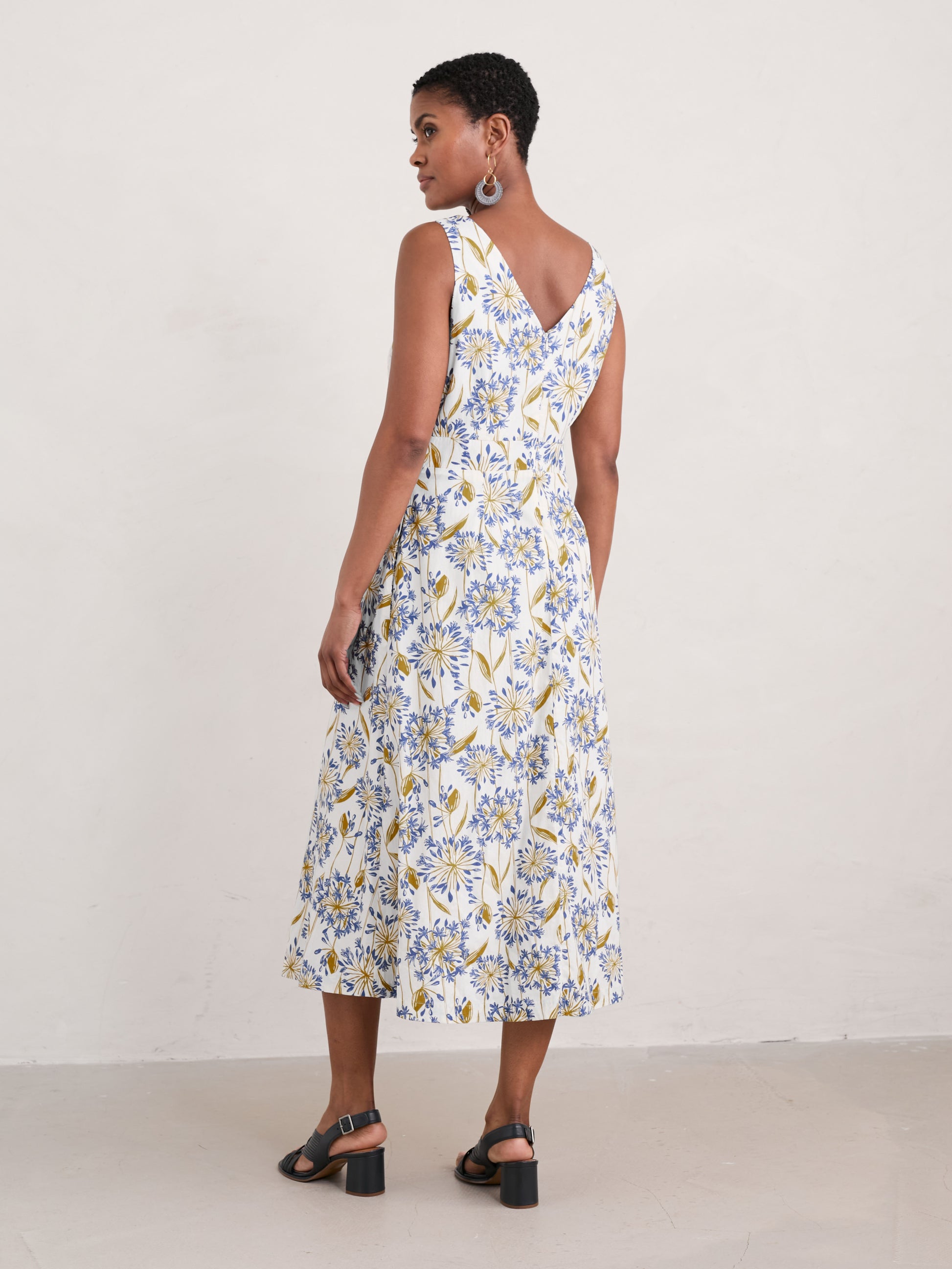 SEASALT'S Sky Beyond Dress in Agapanthus Lino Chalk, back view of sleeveless dress