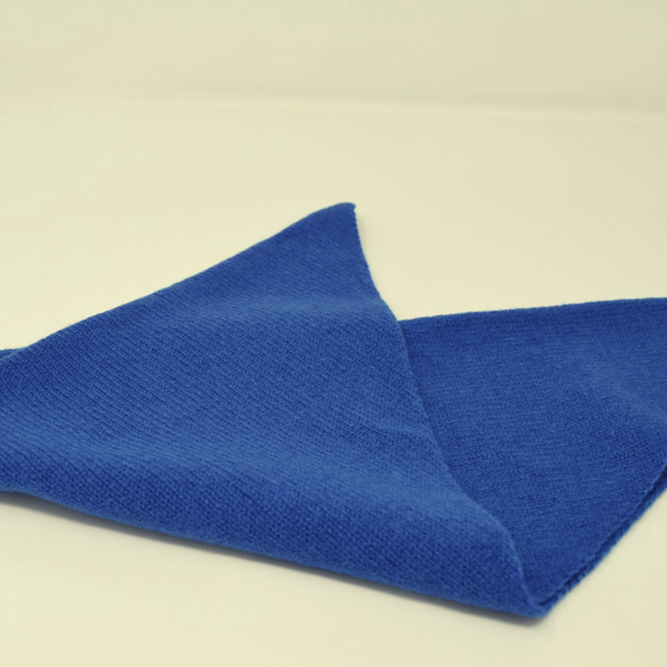 Triangle scarf knitted woollen in blue.