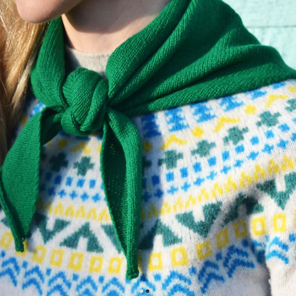 Green knitted triangle scarf merino wool.