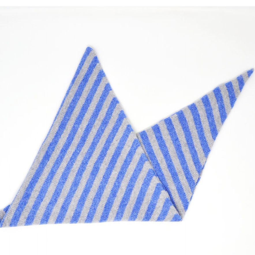 Striped triangle scarf. Woollen in blue and grey.