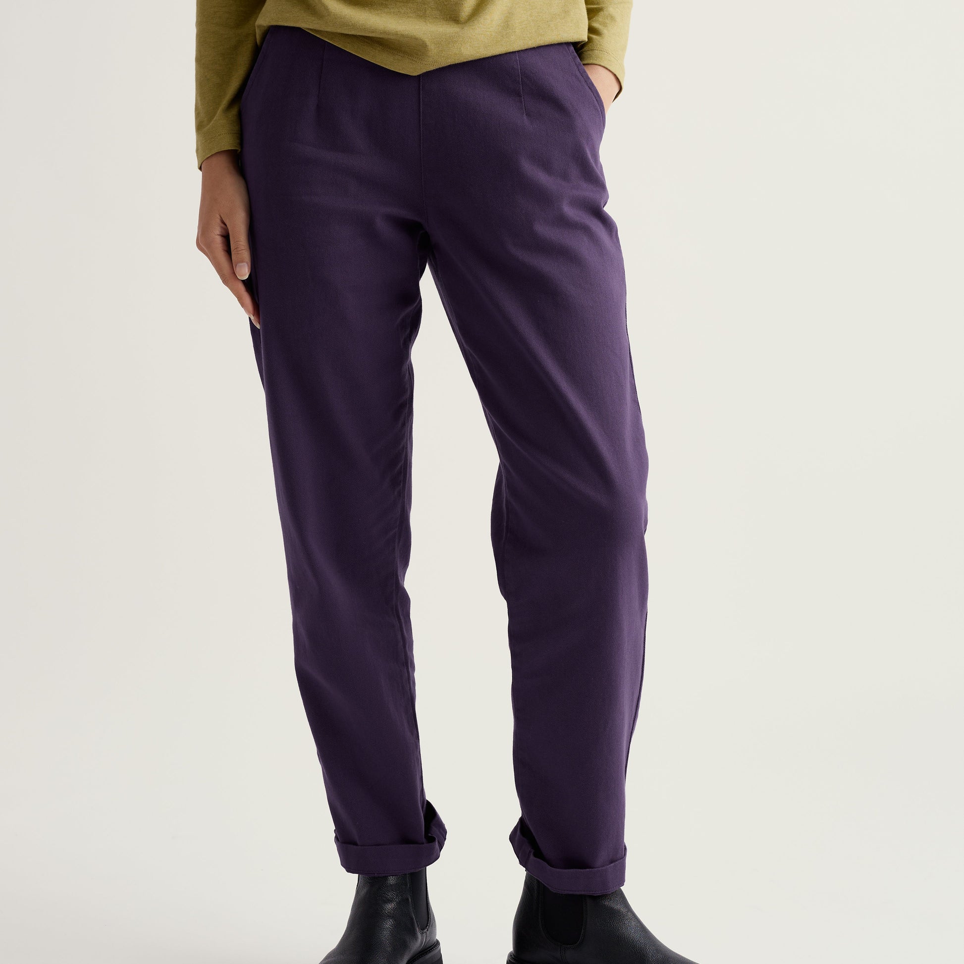 Seasalt Cornwall Waterdance Pants in Dark Violet. Cotton