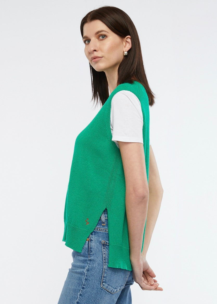 Zaket and Plover's Essential Vest in Emerald, side view of sweater vest