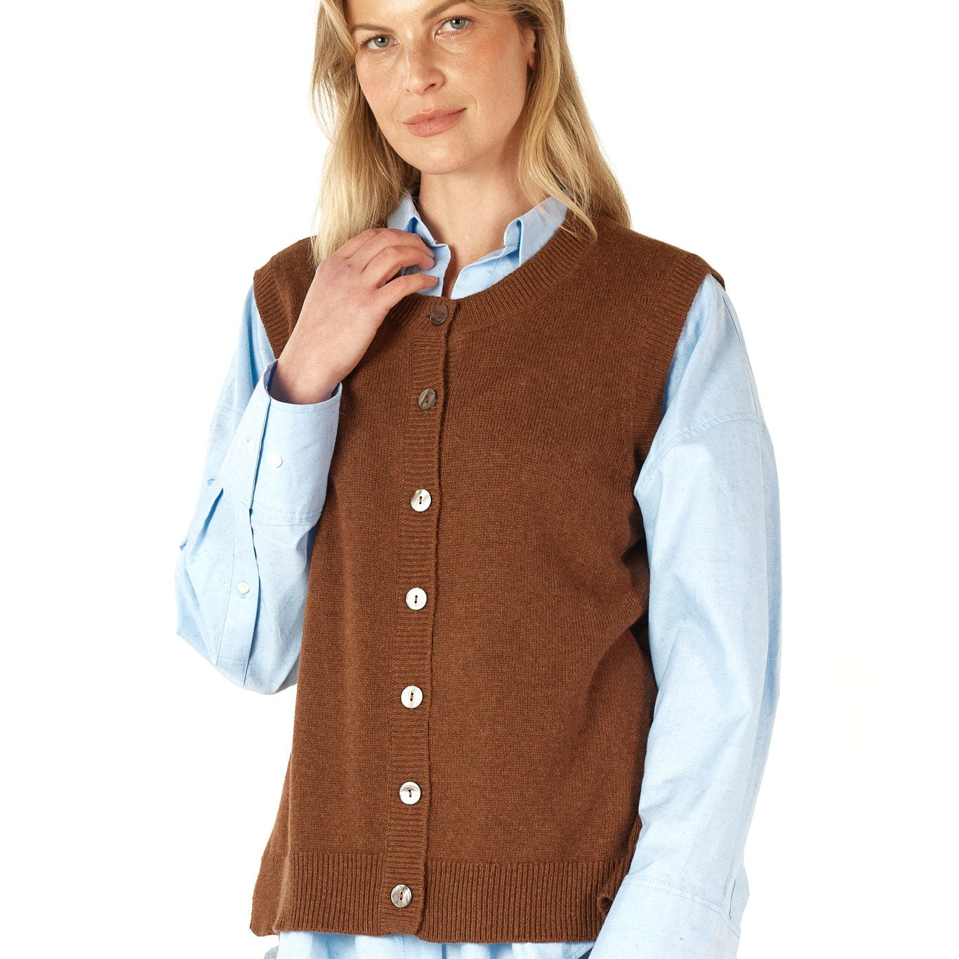 Buttoned wool vest - quality knitwear - Zaket and Plover.