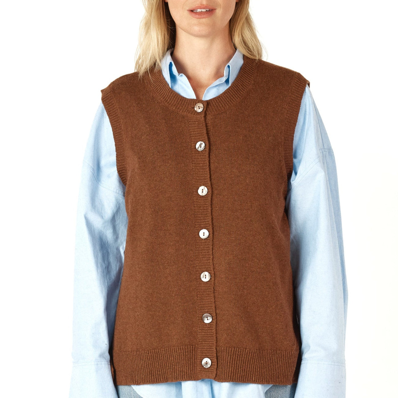 Zaket and Plover Vest with buttons in Coffee.