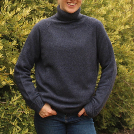 Mansted Roll Neck in blue. Yak wool.